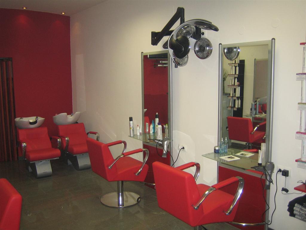 Wasch- und Stylingbereich im Salon MK Hairstyle